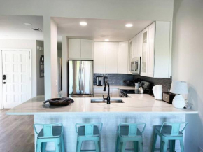 Lake Travis Oasis, Walk to Pool, Gym, Marina, Food